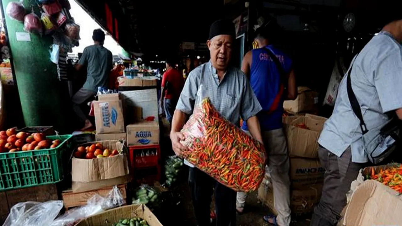 INDEF Katakan Deflasi 4 Bulan Beruntun Jadi Bukti Daya Beli Rakyat RI Mulai Turun